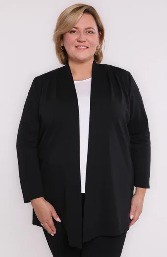 Czarna narzutka z kieszeniami