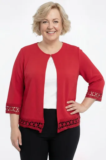 Czerwona narzutka z haftką