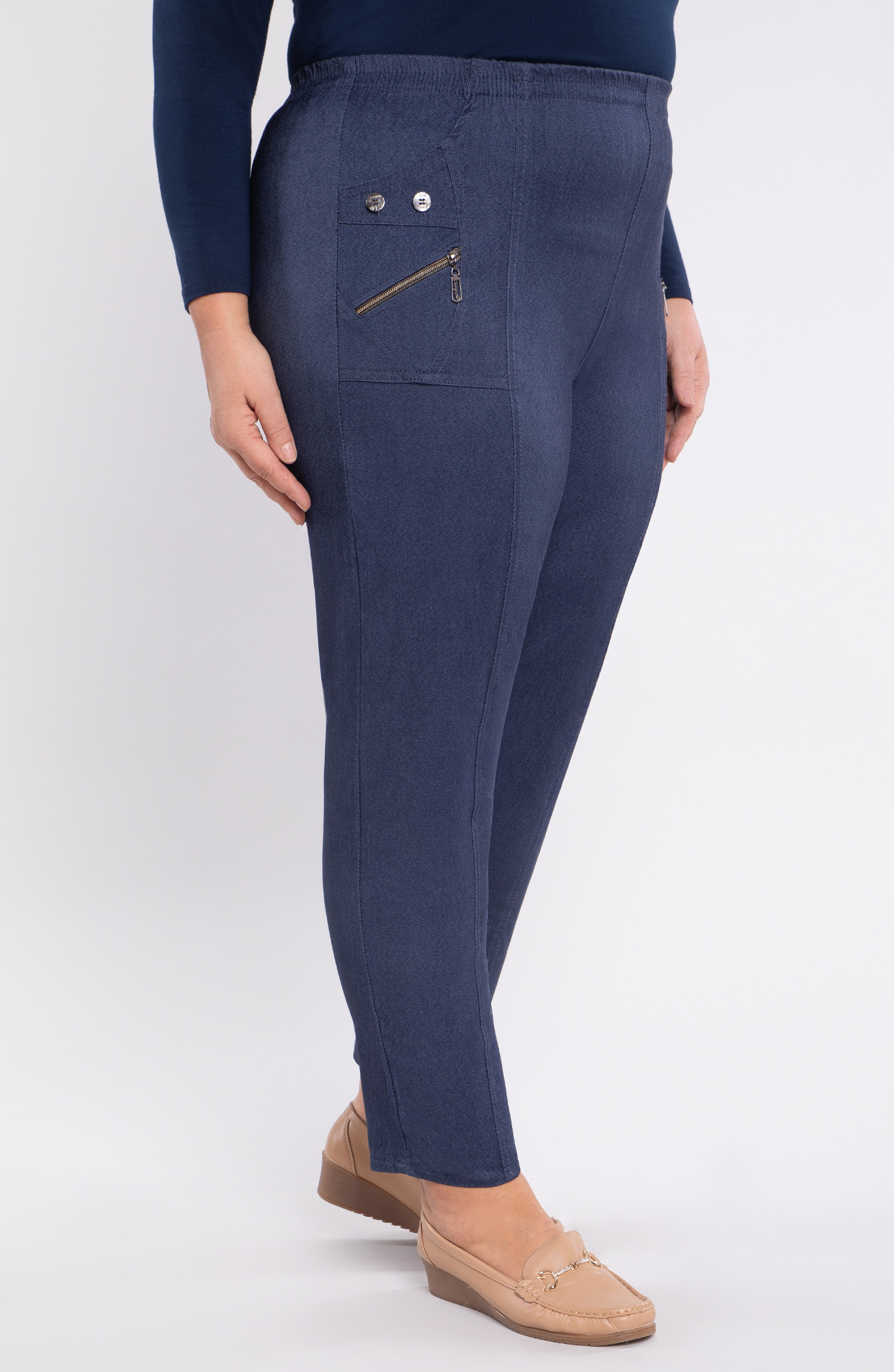 Elastyczne spodnie w kolorze ciemny jeans
